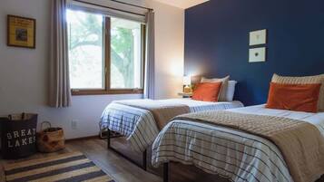 3 chambres, fer et planche à repasser, Wi-Fi, draps fournis