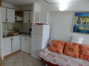 Studio (A1) | Living room | TV - Zlato - With Pool - SA5 Maslina (Senj)