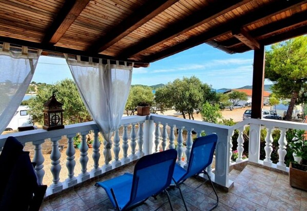 Apartment (More - near pebble beach - A1(4+1)) | Teres/patio