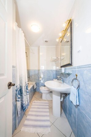 Apartment (Vuzi - 100m from the sea - A4 2B(2+2)) | Badezimmer
