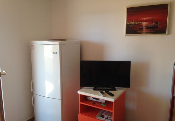 Apartment (Vik - 60 m from the sea - A2(2+1)) | Wohnzimmer | Fernseher