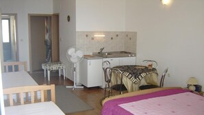 Studio (VN - SA2(4))
