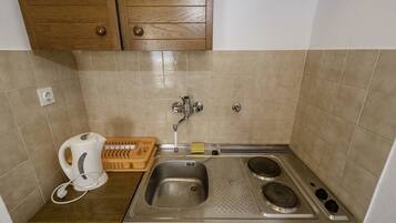 Apartment (Smiliana - 50 m from sea - A1(4)) | Private kitchen | Coffee/tea maker