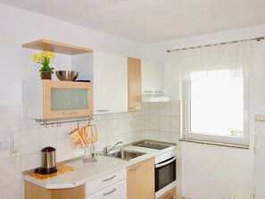 Apartment (Jasmina - A2(2+2)) | Private kitchen | Fridge, microwave - Jasmina - A2 (Medulin)