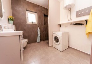 Apartment (Darko 2 - 50 m from sea - A6(4+1)) | Bathroom - Darko 2 - 50 m From sea - A6 (Sukosan)