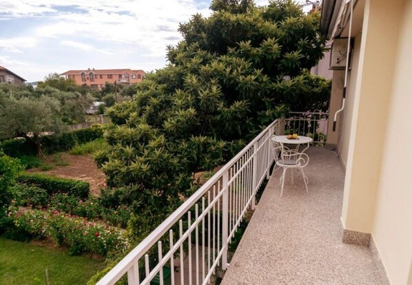 Apartment (Darko 2 - 50 m from sea - A6(4+1)) | Terrace/patio - Darko 2 - 50 m From sea - A6 (Sukosan)