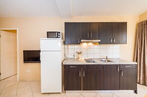 Apartment (Vuzi - 100m from the sea - A3 3A(4+2)) | Eigene Küche | Mikrowelle, Wasserkocher mit Kaffee-/Teezubehör