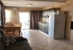 Apartment (Vuzi - 100m from the sea - A3 3A(4+2)) | Wohnbereich | Fernseher