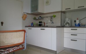 Private kitchen - Dinka - 40 m From sea - A2 (Omisalj)