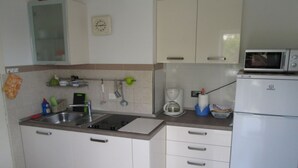 Apartment (Dinka - 40 m from sea - A2(2+1)) | Eigene Küche