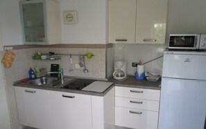 Apartment (Dinka - 40 m from sea - A2(2+1)) | Private kitchen | Coffee/tea maker - Dinka - 40 m From sea - A2 (Omisalj)