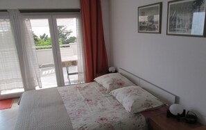 Apartment (Dinka - 40 m from sea - A2(2+1)) | 1 bedroom, free WiFi, bed sheets - Dinka - 40 m From sea - A2 (Omisalj)