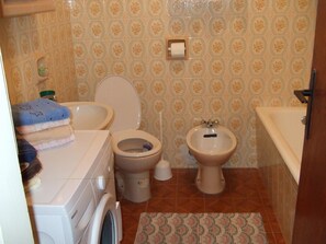 Apartment (A1) | Bathroom | Hair dryer - Ana - Private Parking - A1 1.kat (Crikvenica)