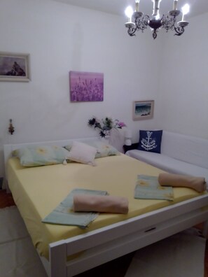 Apartment (A1) | 2 Schlafzimmer, Bügeleisen/Bügelbrett, kostenloses WLAN, Bettwäsche