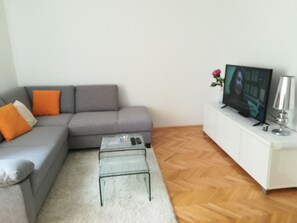 Appartement (Jose - air conditioning - A1(4+1)) | Salle de séjour | Télévision