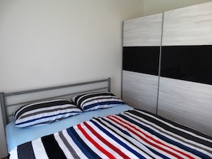 2 bedrooms, WiFi, bed sheets