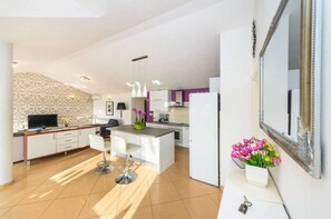 House (Luxury Villa with pool - H(10)) | Living room | TV, fireplace