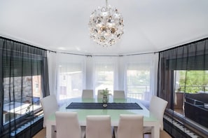 House (Luxury Villa with pool - H(10)) | Dining