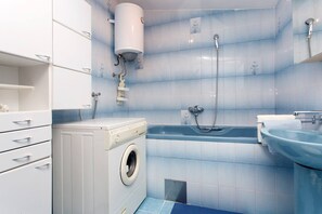 Apartment (A2) | Bathroom