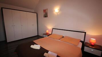 Maison (Kris - quiet and romantic - H(8+2))