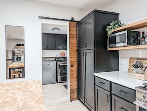 Refrigerador, microondas, parrilla de estufa y lavavajillas