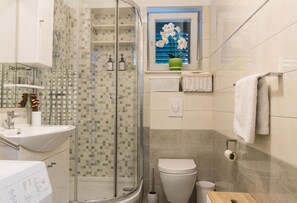 Apartment (A1) | Bathroom | Bidet, soap, shampoo - Snjezanal- in the Center - A1 (Split)