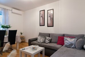 Apartment (A1) | Living room | TV - Snjezanal- in the Center - A1 (Split)