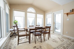 Dining - The Creemore Retreat, A Private, Natural Wonderland (Creemore)