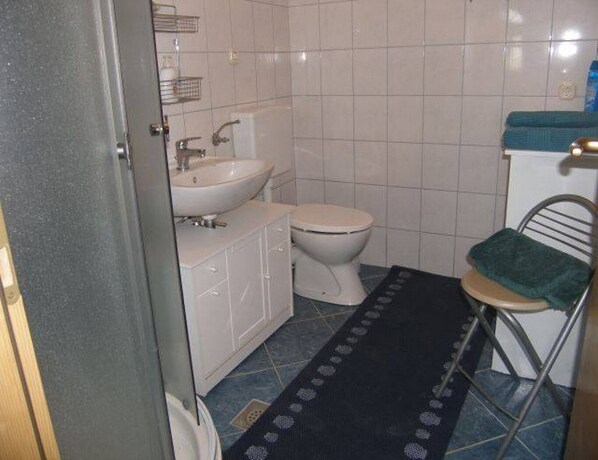 Apartment (A2) | Bathroom