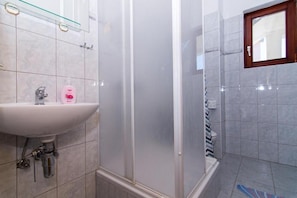 Studio (Mato - with parking - SA1 (2)) | Bathroom