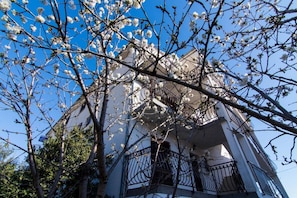 Studio (Mato - with parking - SA1 (2)) | Exterior