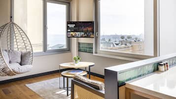 Honeymoon Penthouse, Hot Tub, Partial Sea View | City view