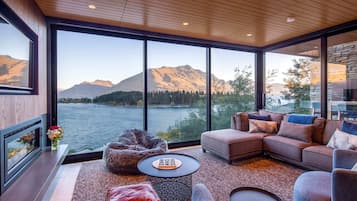 电视、壁炉、立体声音响、办公室