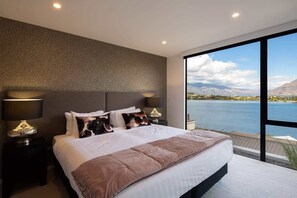 4 bedrooms, desk, WiFi, bed sheets