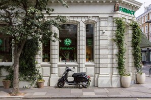 Exterior - Queens Gardens III by onefinestay (London)