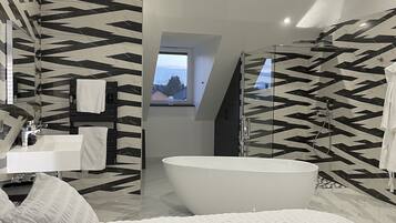 Combined shower/tub, hair dryer, towels, soap
