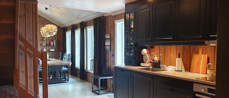 Fridge, oven, stovetop, dishwasher