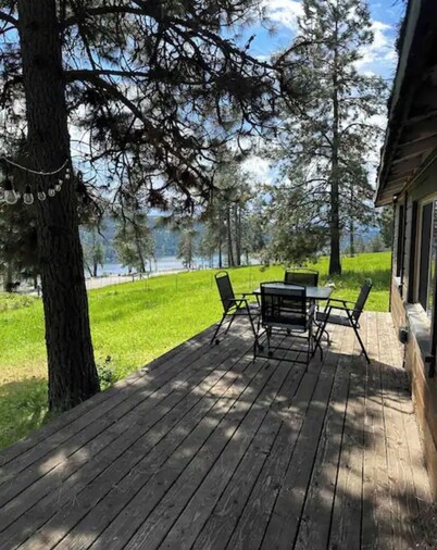 Blue Creek Lookout – Romantic Coeur d’Alene Cabin with Lake Views