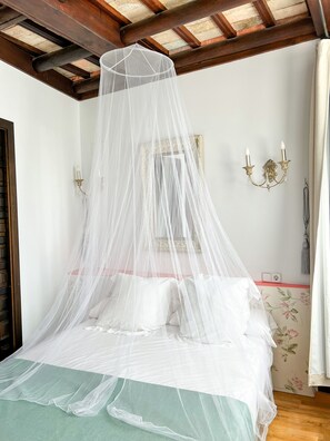 Comfort Room | Individually decorated, individually furnished, desk, laptop workspace - Hotel Servilia (Carmona)