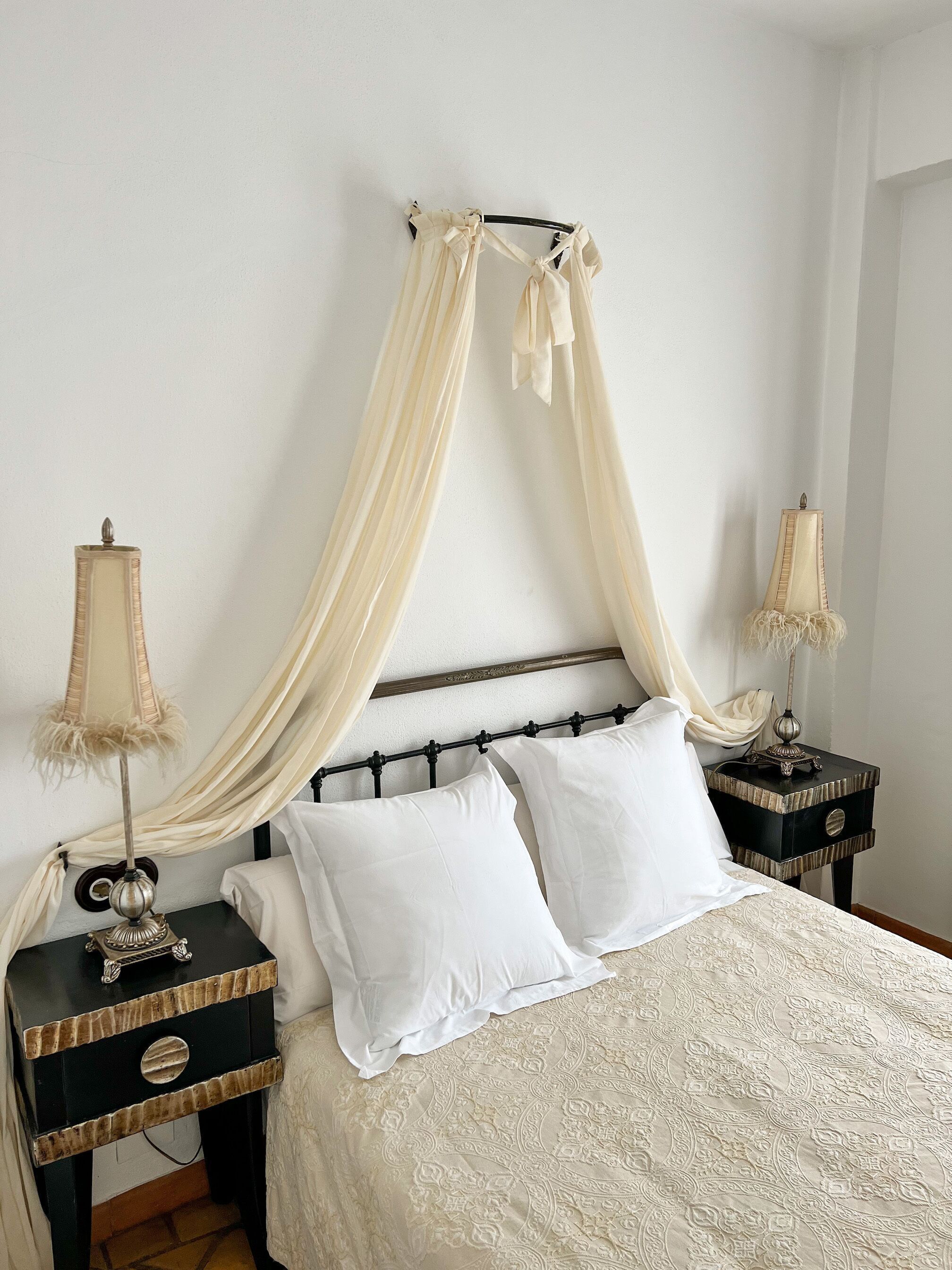 Decoración personalizada, muebles diferentes y escritorio 