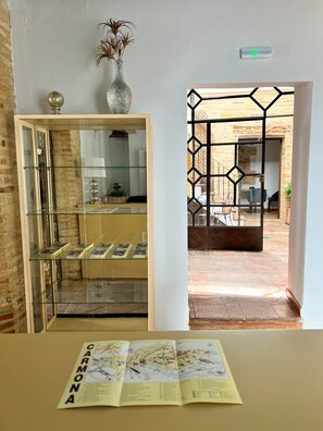 Reception - Hotel Servilia (Carmona)