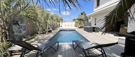 Outdoor pool, a heated pool