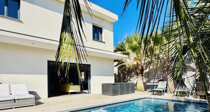 Villa moderne avec piscine privĂ©e â 50m plage & commerces, calme assurĂ©