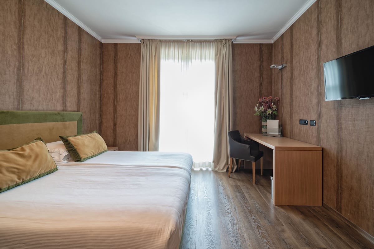 1 bedroom, in-room safe, individually decorated, individually furnished