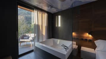Junior Room | 1 bedroom, in-room safe, individually decorated, individually furnished