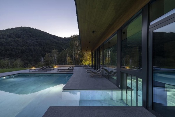 Couples treatment room(s), sauna, steam room, body treatments