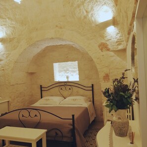 2 bedrooms, iron/ironing board, travel crib, free WiFi