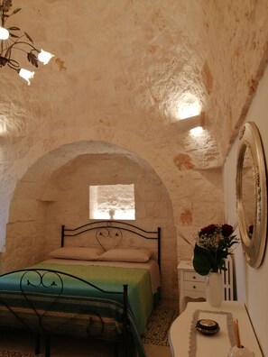 2 bedrooms, iron/ironing board, travel crib, free WiFi
