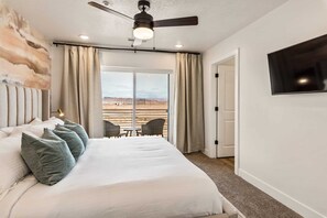 3 Schlafzimmer, Schreibtisch, Bügeleisen/Bügelbrett, Reisekinderbett