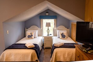 5 makuuhuonetta, työpöytä, vauvan matkasänky, ilmainen Wi-Fi